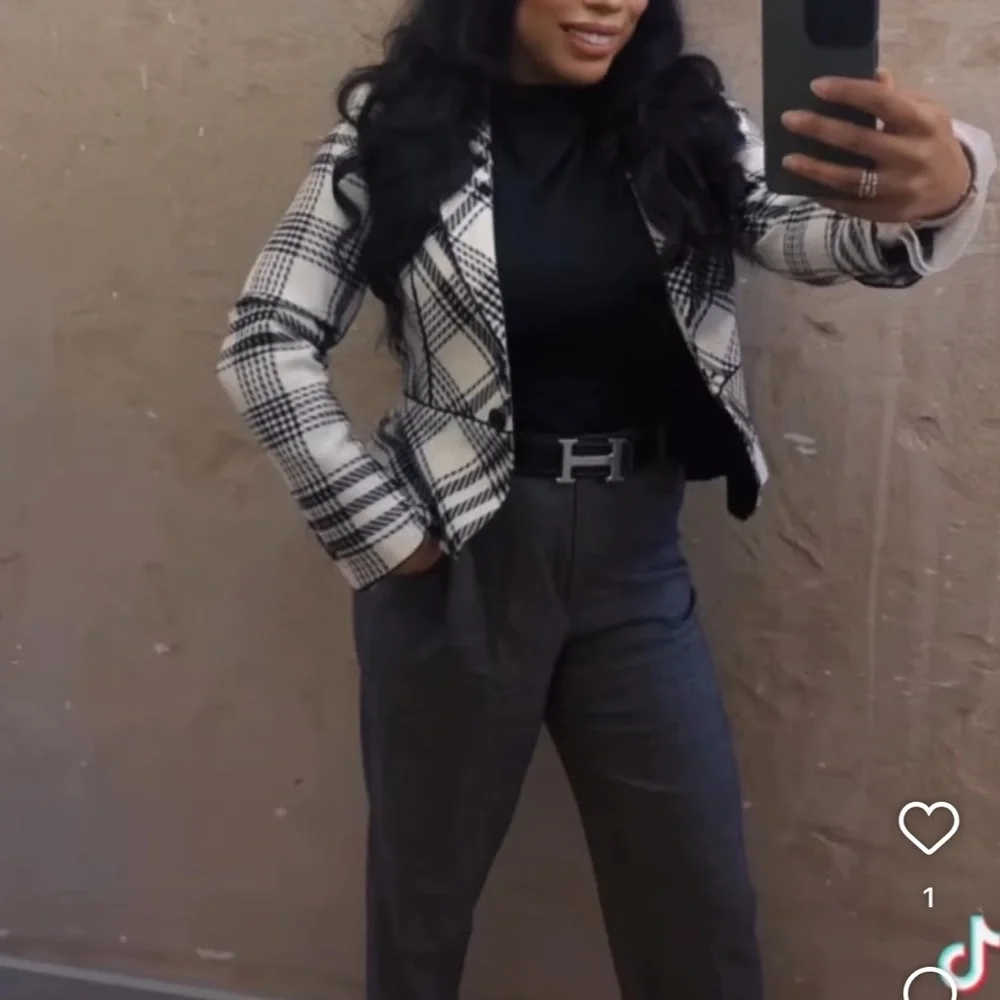 Stylish Black and White Plaid Blazer-H - Picture 4 of 7